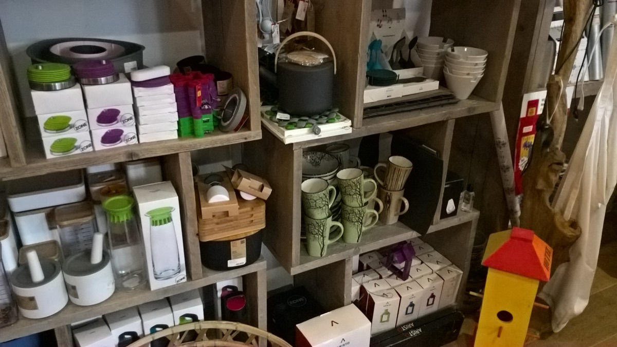 Keukenartikelen in de winkel